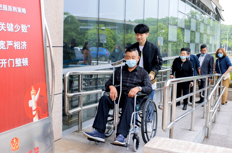 7H7A4693残疾人志愿者现场体验“一站式”诉讼服务 5.14.jpg