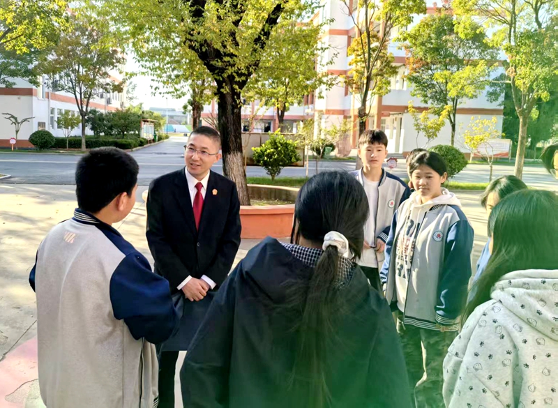 271761527900659943.jpg 周磊法治副校长.jpg