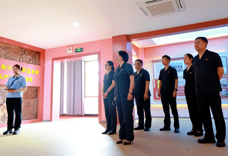 031783043794754012.jpg 王雨璠摄 班子成员走进马陵山警示教育基地接受廉政警示教育.jpg