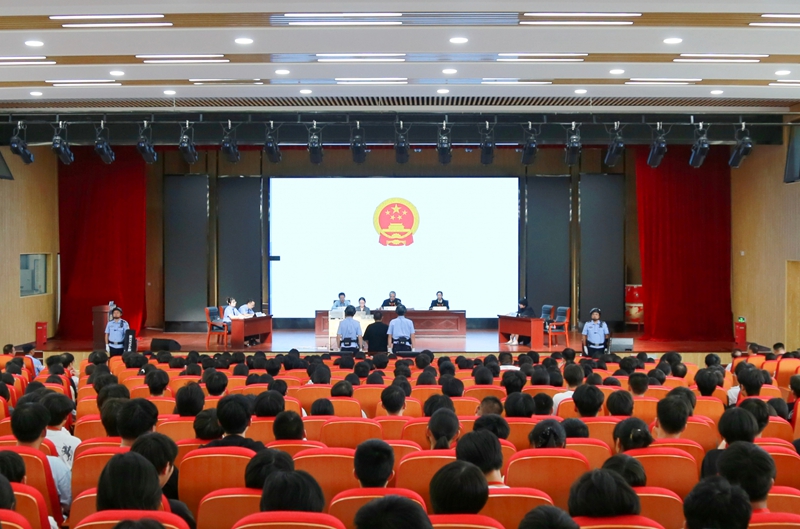 171789626022381855.jpg 通州法院将庭审“搬”进校园审理一起盗窃案.jpg